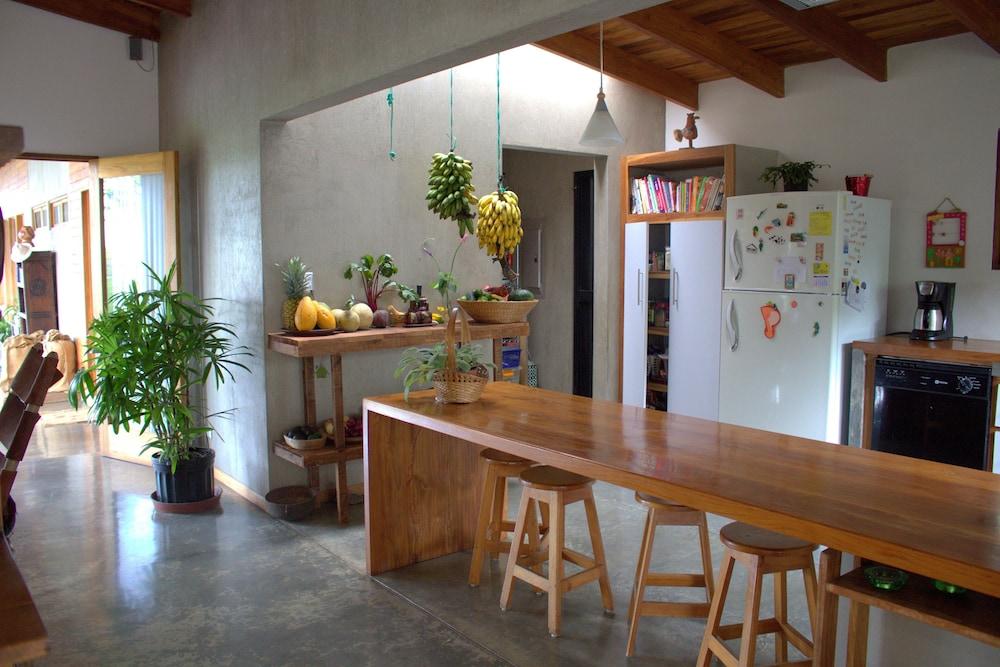 Casa Amanecer B & B