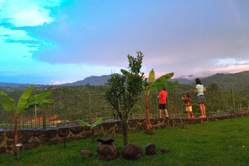 Casa Amanecer B & B