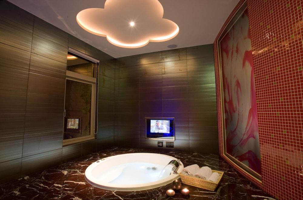 Yes Motel City Resort Paradise