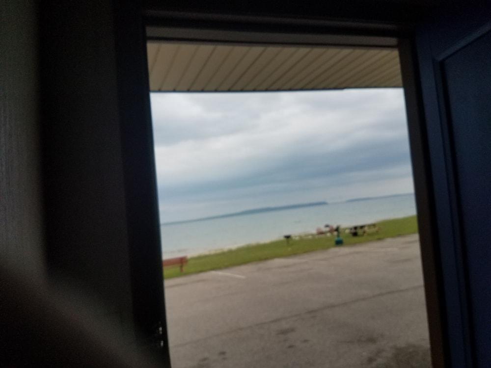 Days Inn & Suites by Wyndham St. Ignace Lakefront