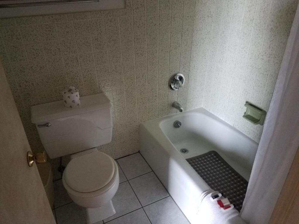 Days Inn & Suites by Wyndham St. Ignace Lakefront
