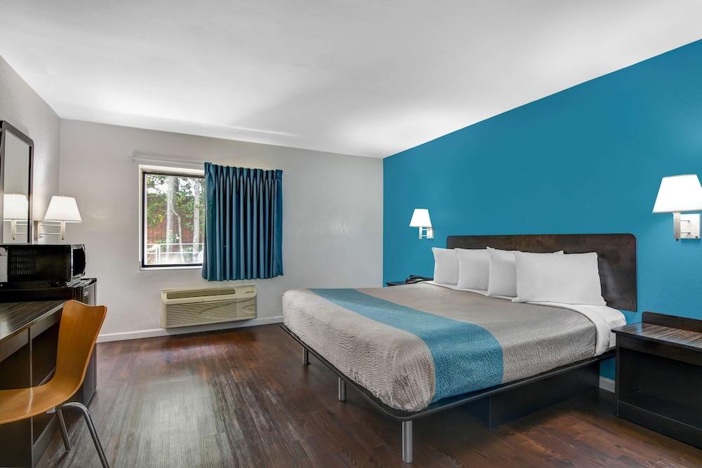 Motel 6 Norcross