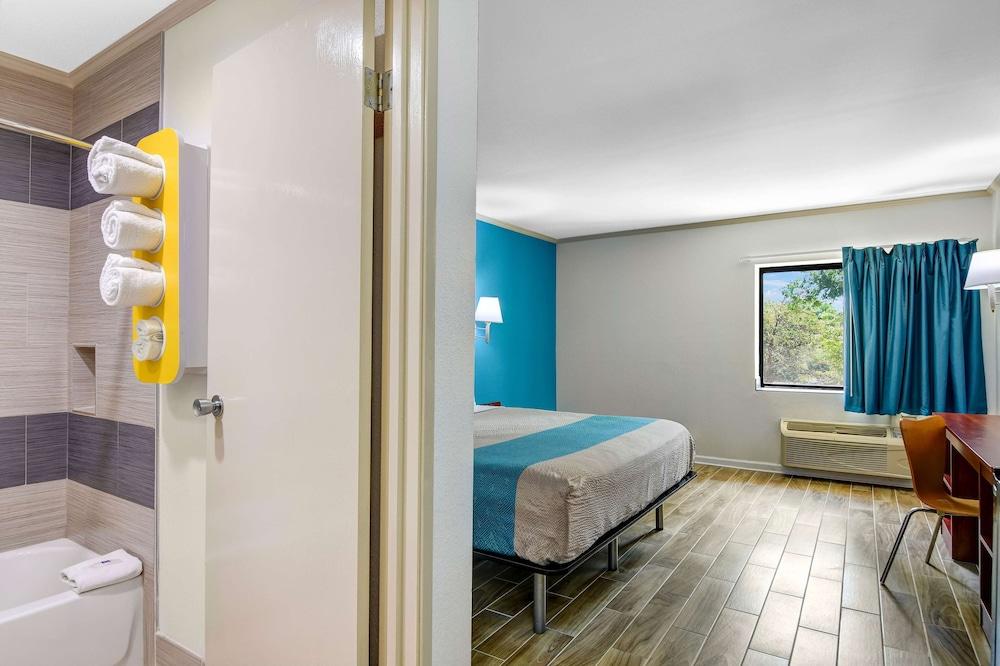 Motel 6 Norcross