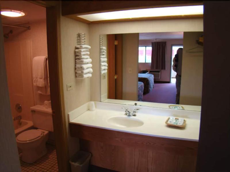 Red Carpet Inn Great Lakes