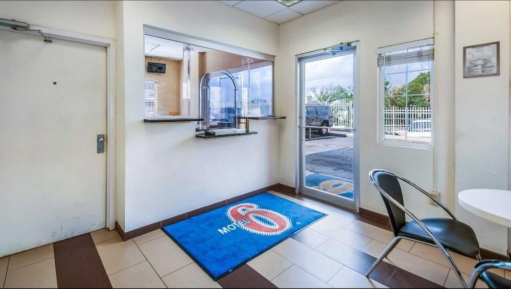 Motel 6 Washington DC Convention Center