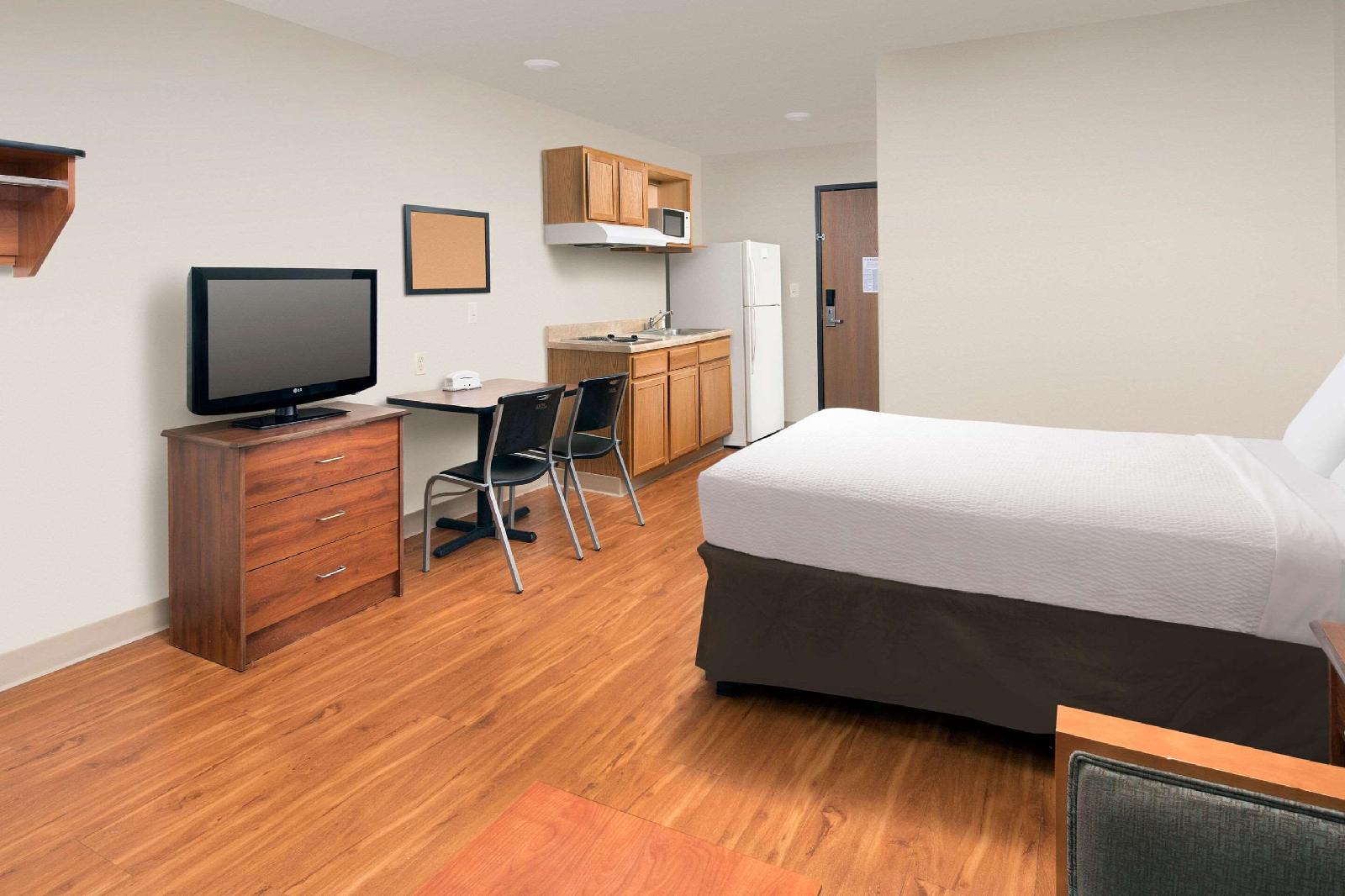 WoodSpring Suites Charleston Ashley Phosphate