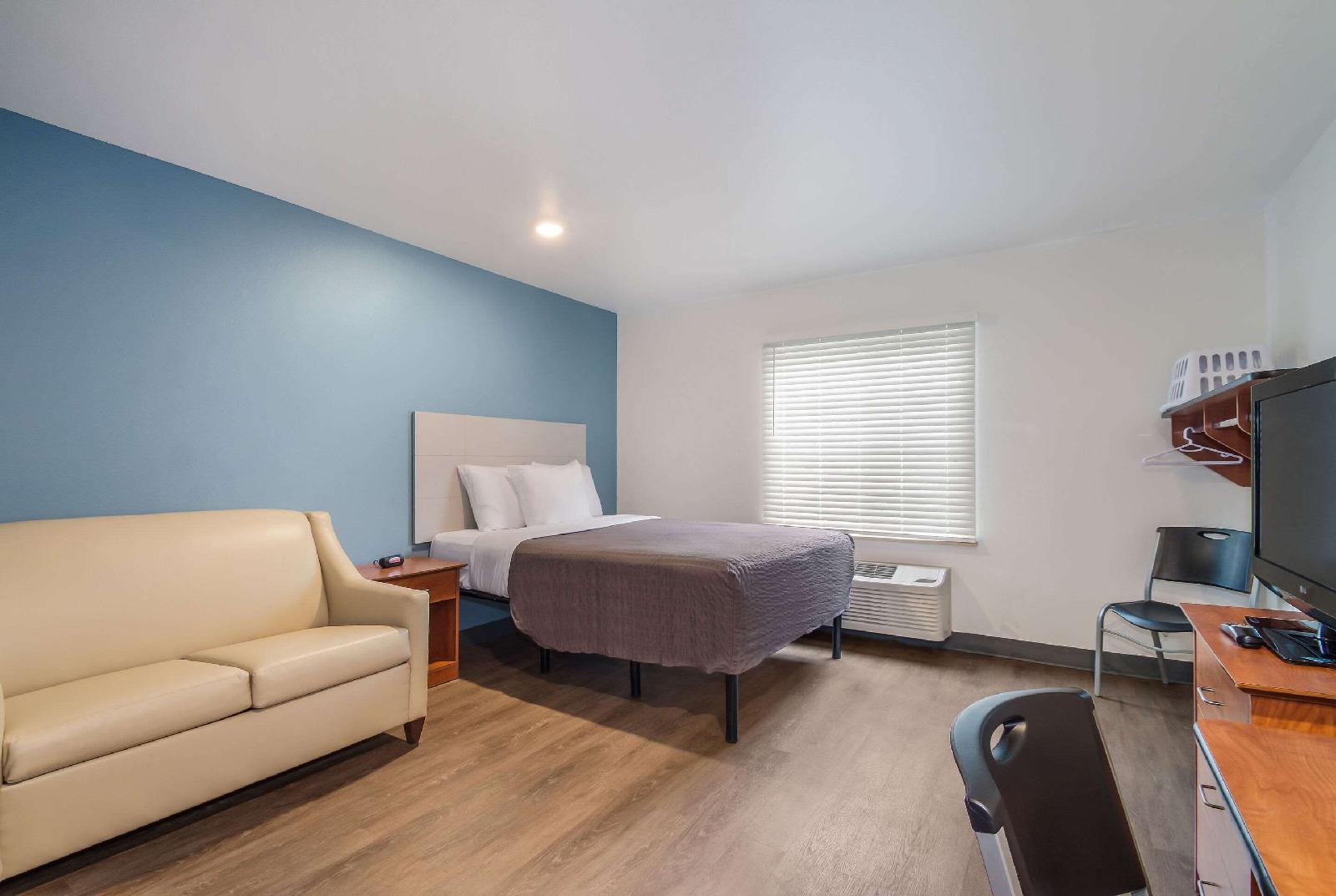 WoodSpring Suites Charleston Ashley Phosphate