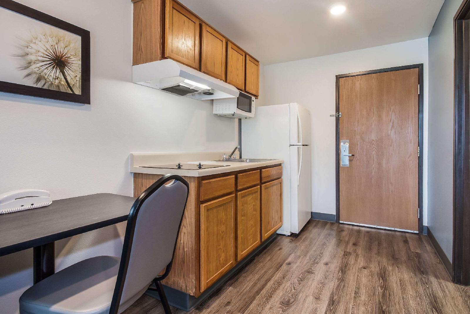 WoodSpring Suites Charleston Ashley Phosphate