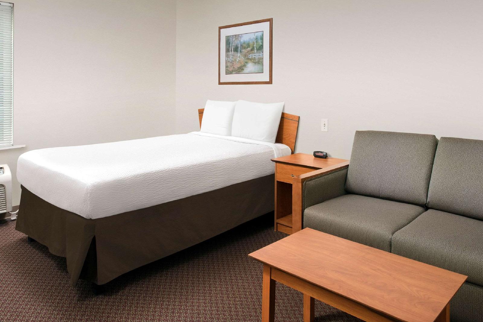 WoodSpring Suites Pensacola Northwest