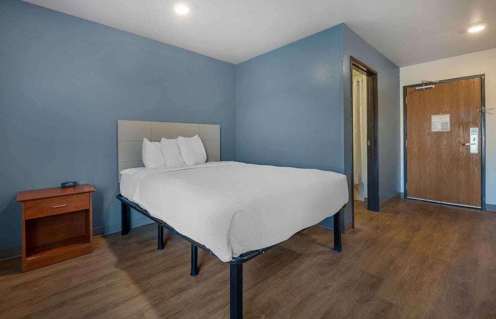 WoodSpring Suites Phoenix Peoria