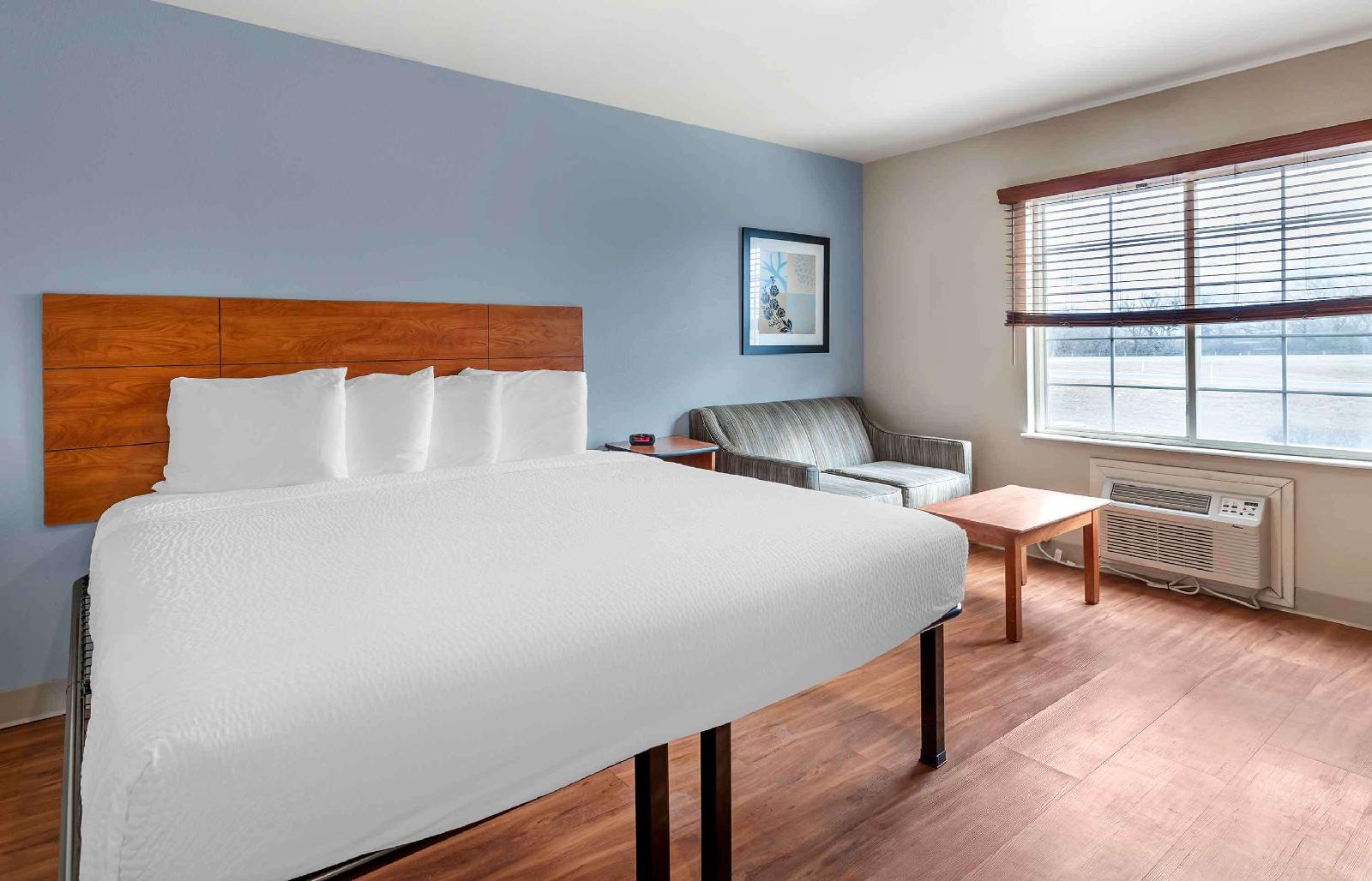 WoodSpring Suites Wichita Airport