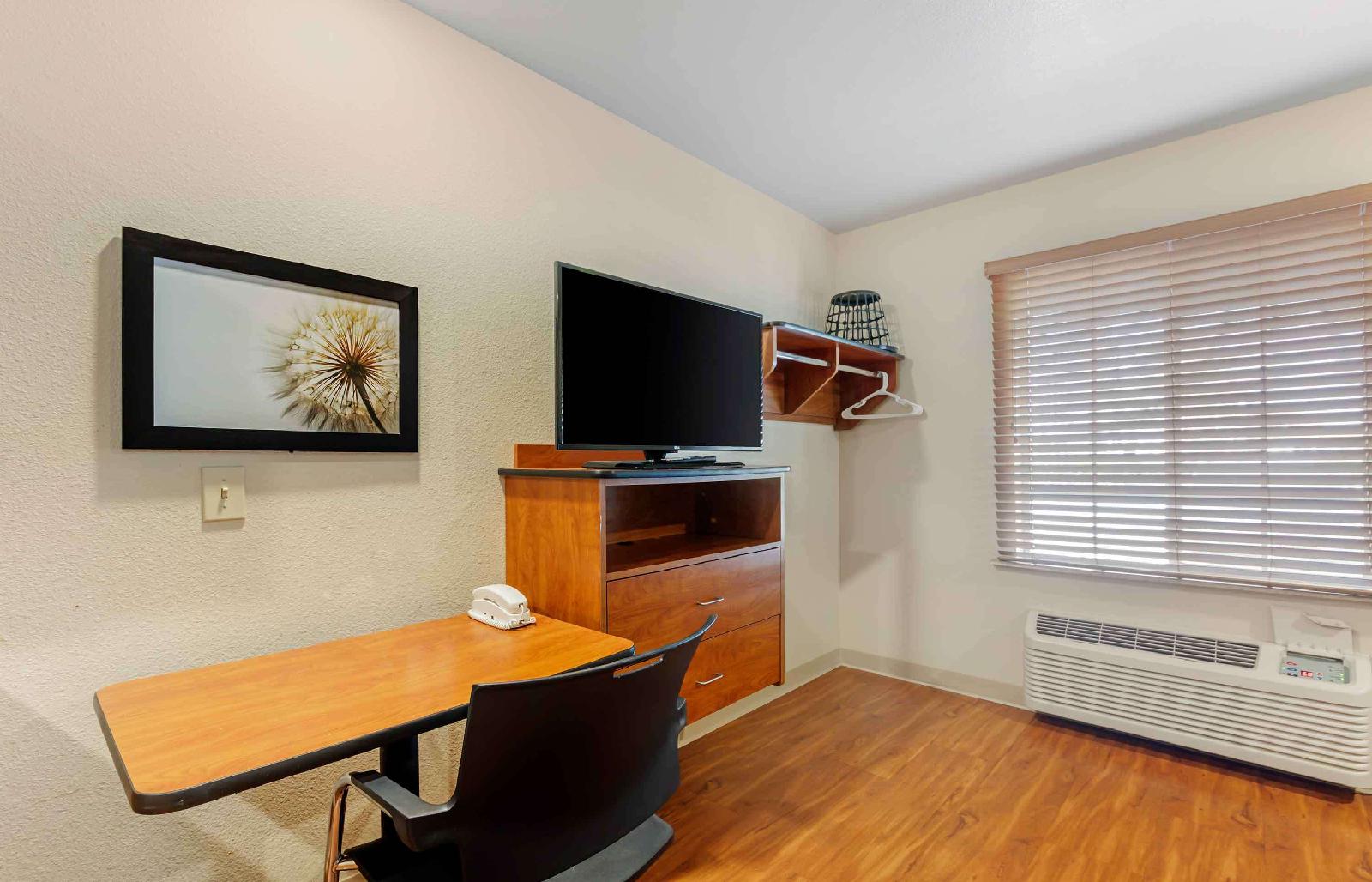 WoodSpring Suites Wichita Airport