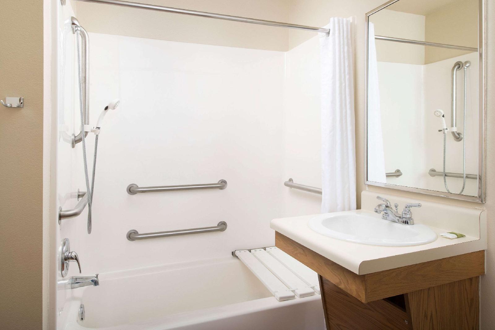 WoodSpring Suites Wichita Airport
