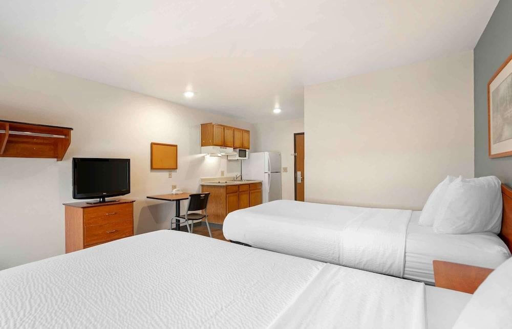 WoodSpring Suites Cincinnati Sharonville