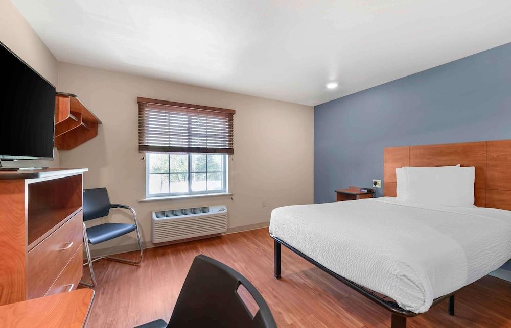 WoodSpring Suites Cincinnati Sharonville