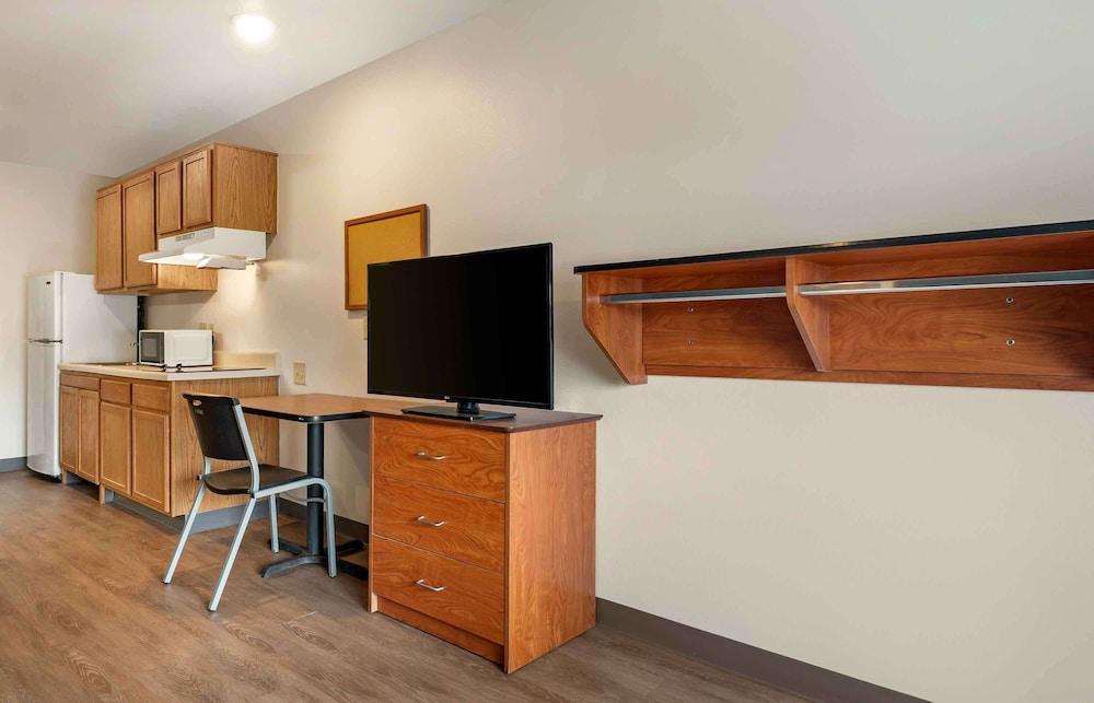 WoodSpring Suites Cincinnati Sharonville