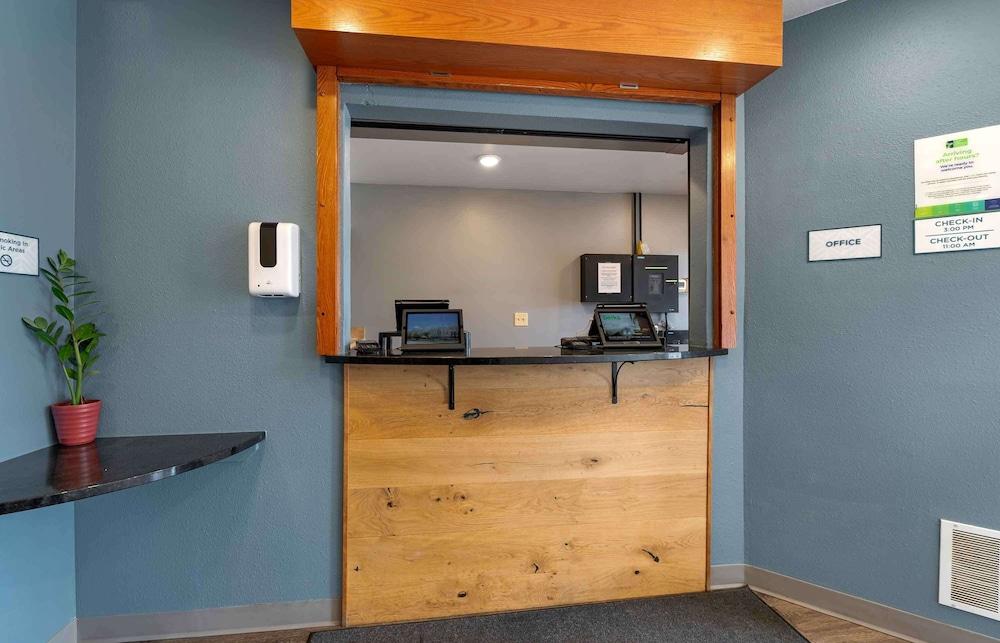 WoodSpring Suites Cincinnati Sharonville