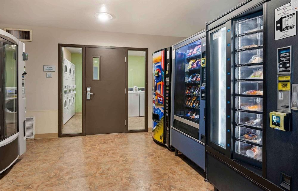 WoodSpring Suites Cincinnati Sharonville