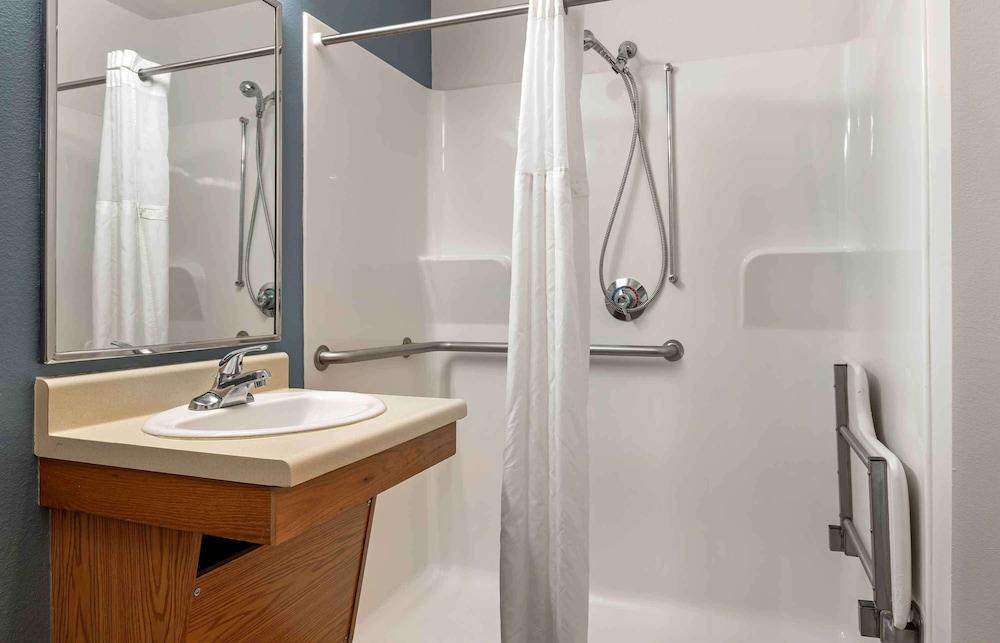 WoodSpring Suites Cincinnati Sharonville