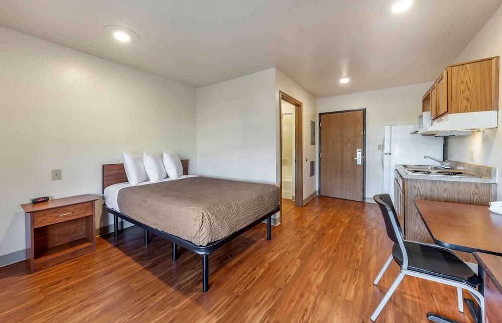 WoodSpring Suites Oklahoma City Northwest