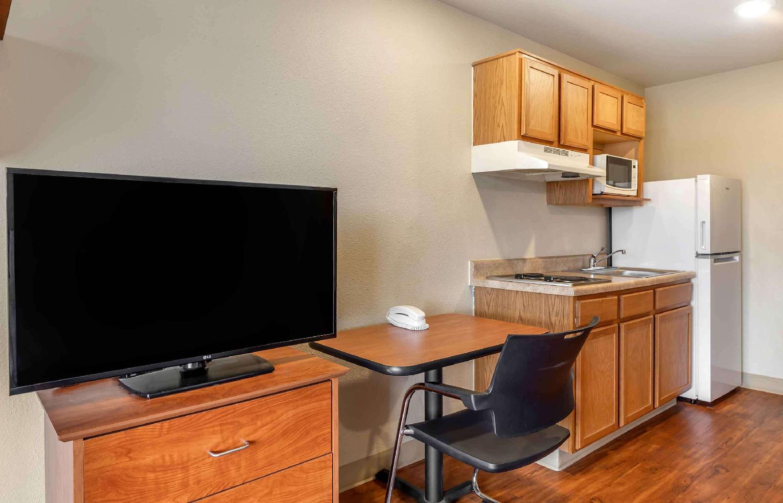 WoodSpring Suites Wichita North