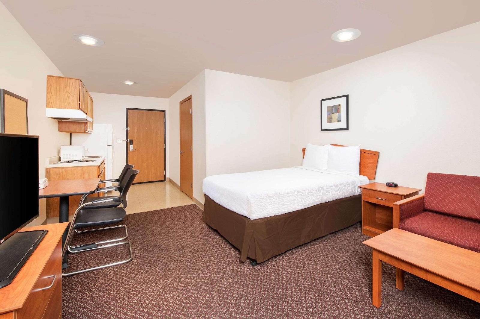 WoodSpring Suites Columbus Fort Benning Bldg. 1