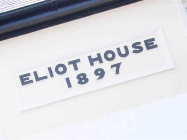 Eliot House Hotel