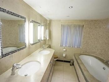 High Corner Inn
