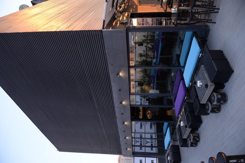 Three O Nine Urban House