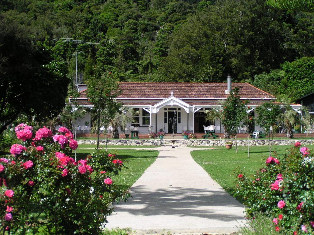 Furneaux Lodge