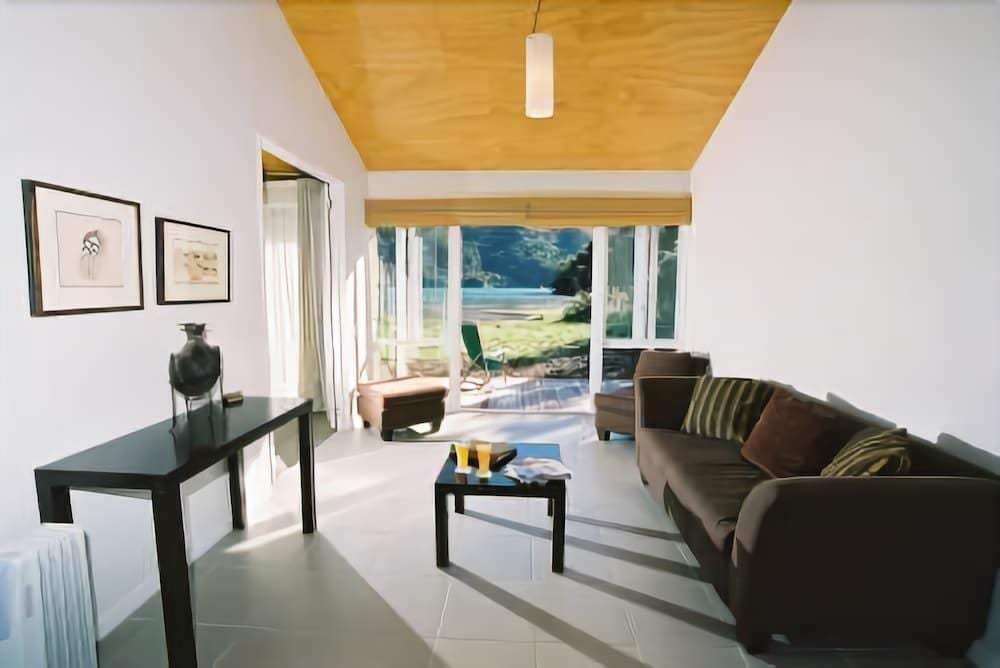 Furneaux Lodge