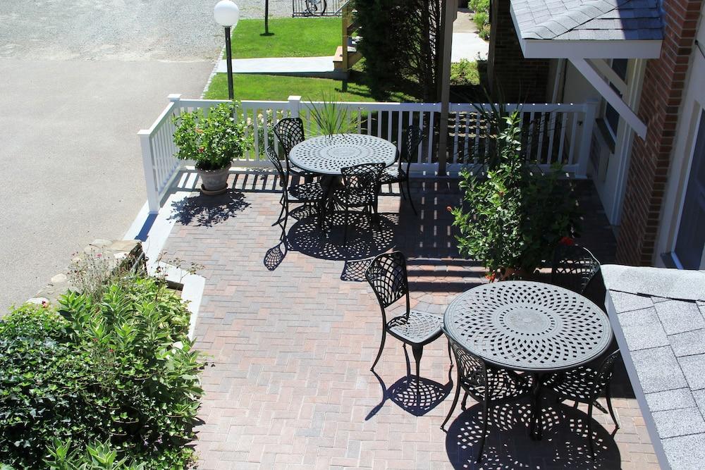 Winnapaug Inn