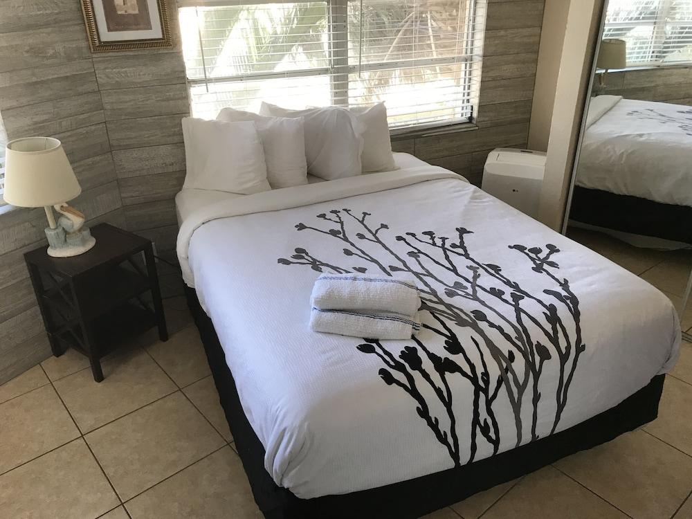 Schooner Hotel