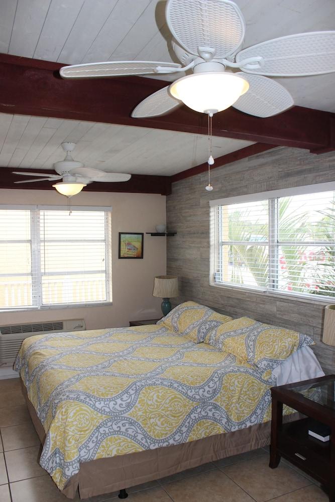Schooner Hotel