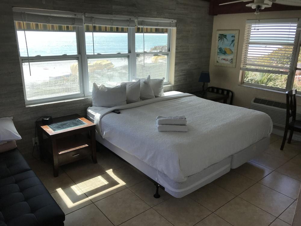 Schooner Hotel