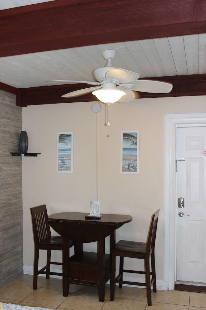 Schooner Hotel
