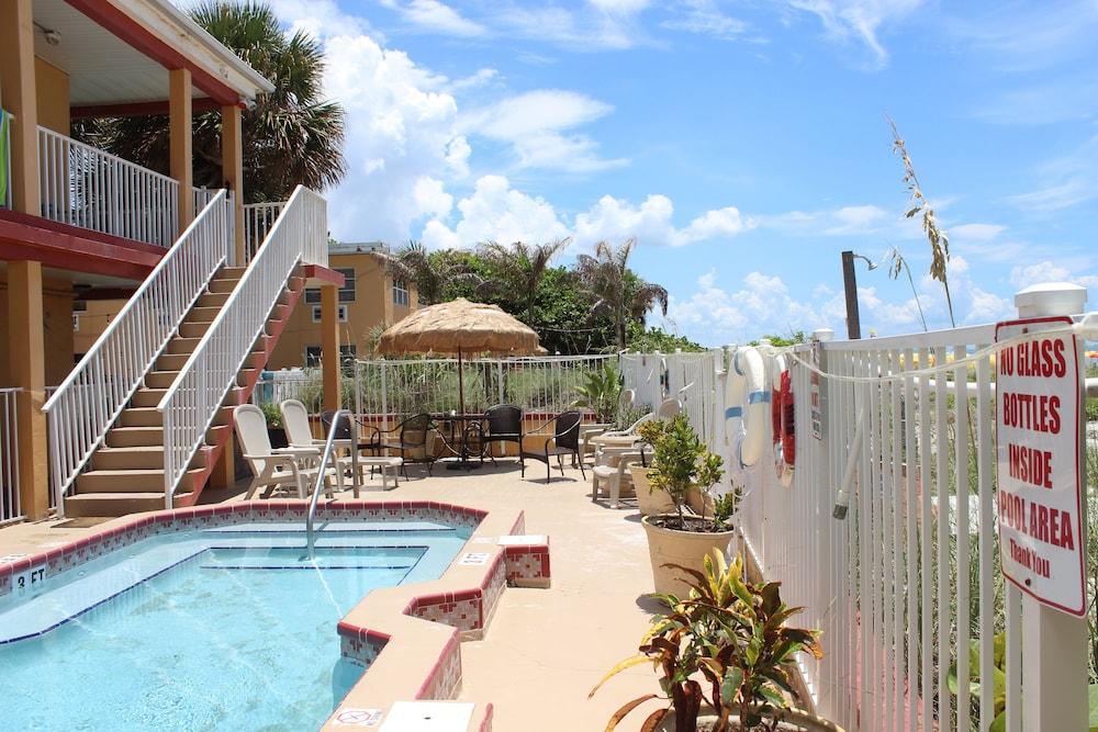 Schooner Hotel