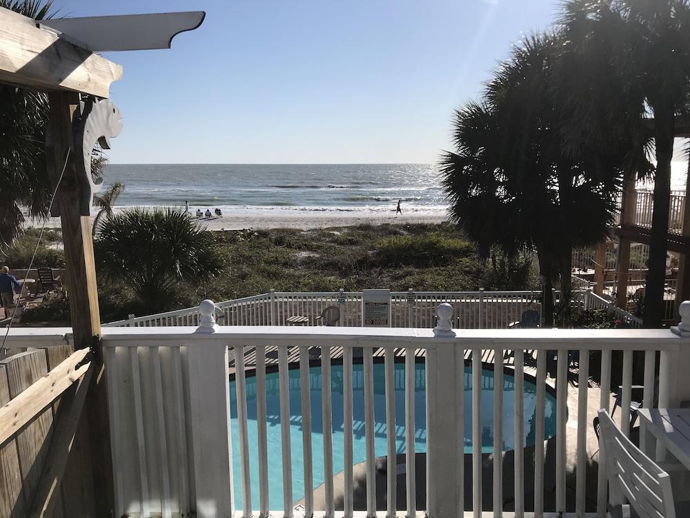 Schooner Hotel