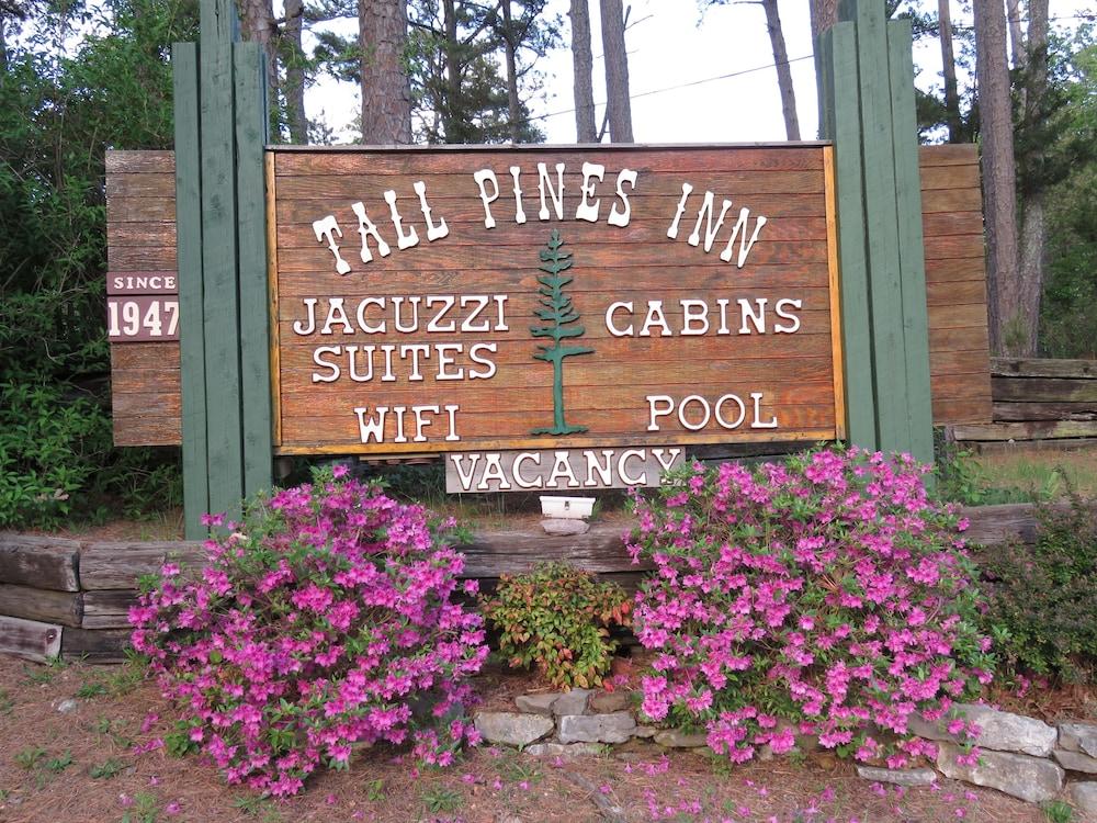 Tall Pines Inn