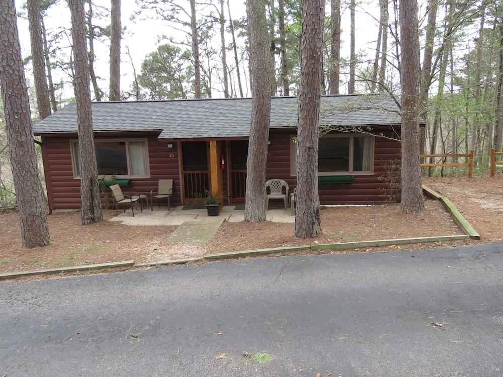 Tall Pines Inn