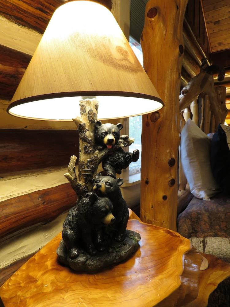 Tall Pines Inn
