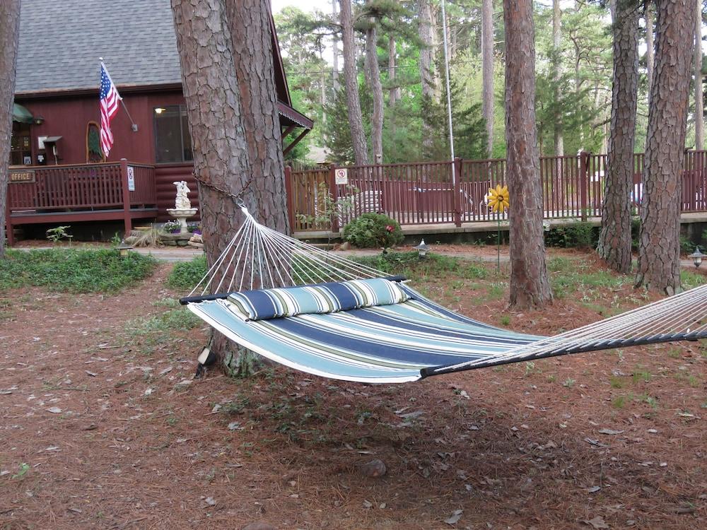 Tall Pines Inn