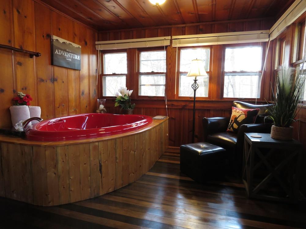 Tall Pines Inn