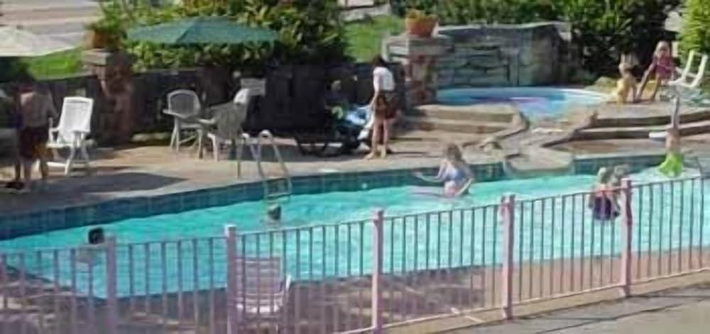Quail's Nest Inn & Suites