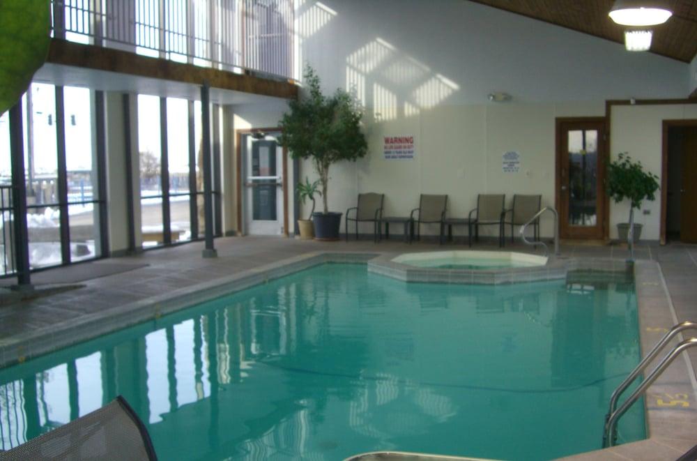 Quail's Nest Inn & Suites
