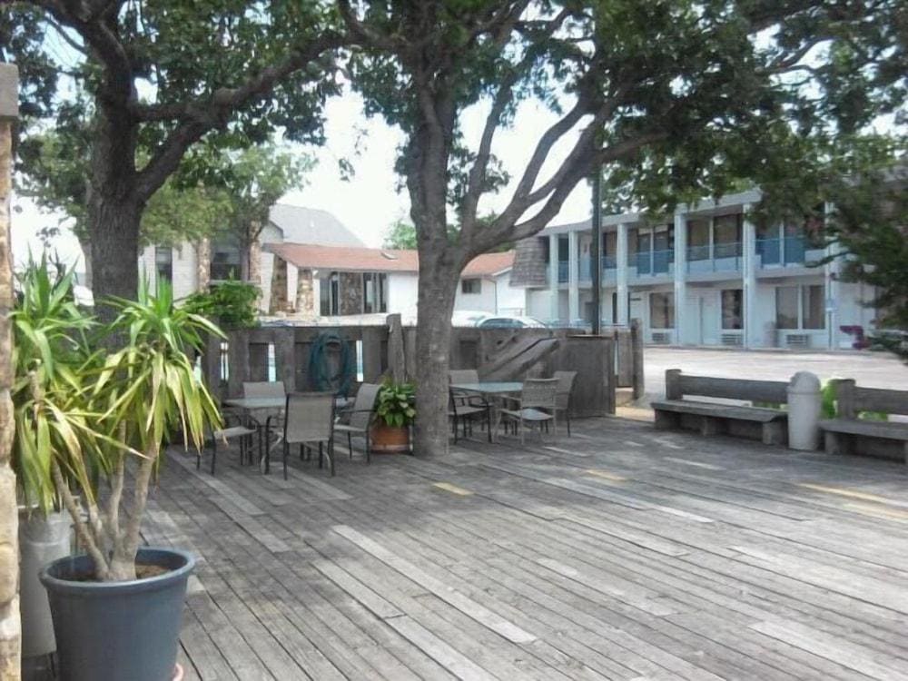 Quail's Nest Inn & Suites