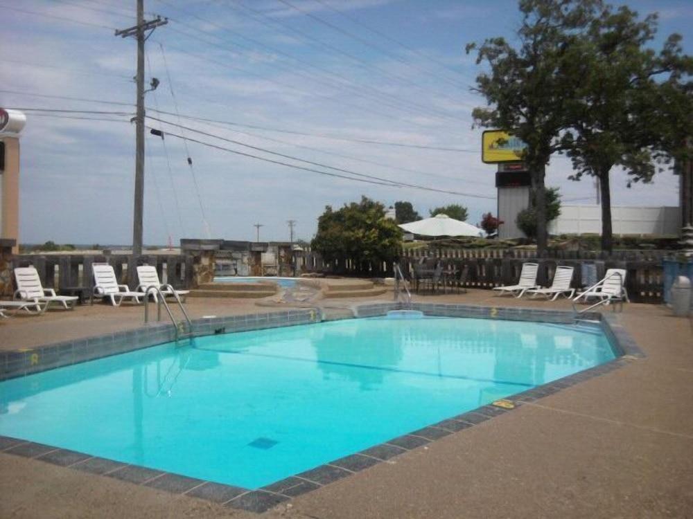 Quail's Nest Inn & Suites