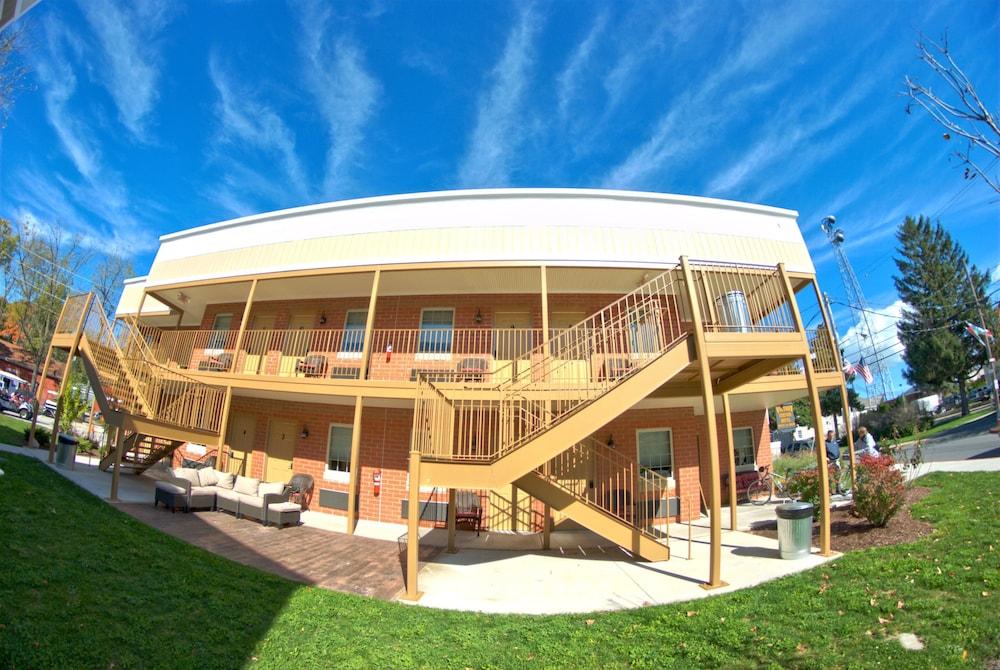 Victory Station Hotel