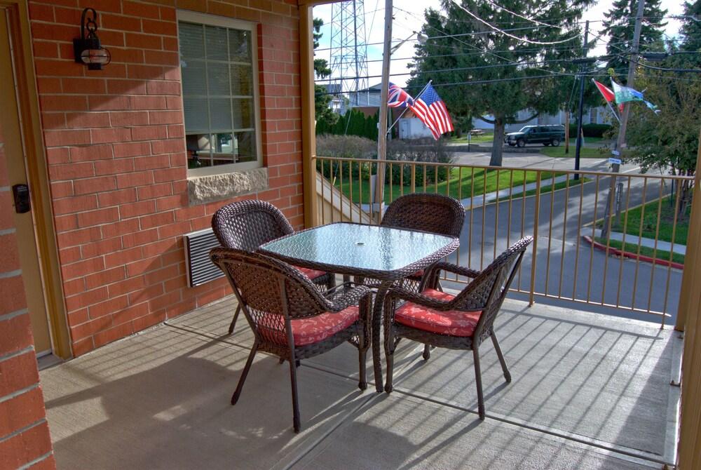 Victory Station Hotel