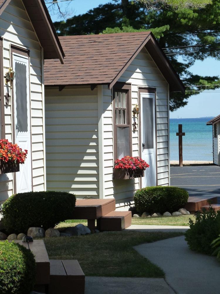 The Beach House of Mackinaw City